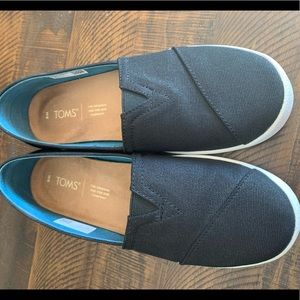 Toms Avalon Coated Canvas Sneaker size 8 - only worn once!